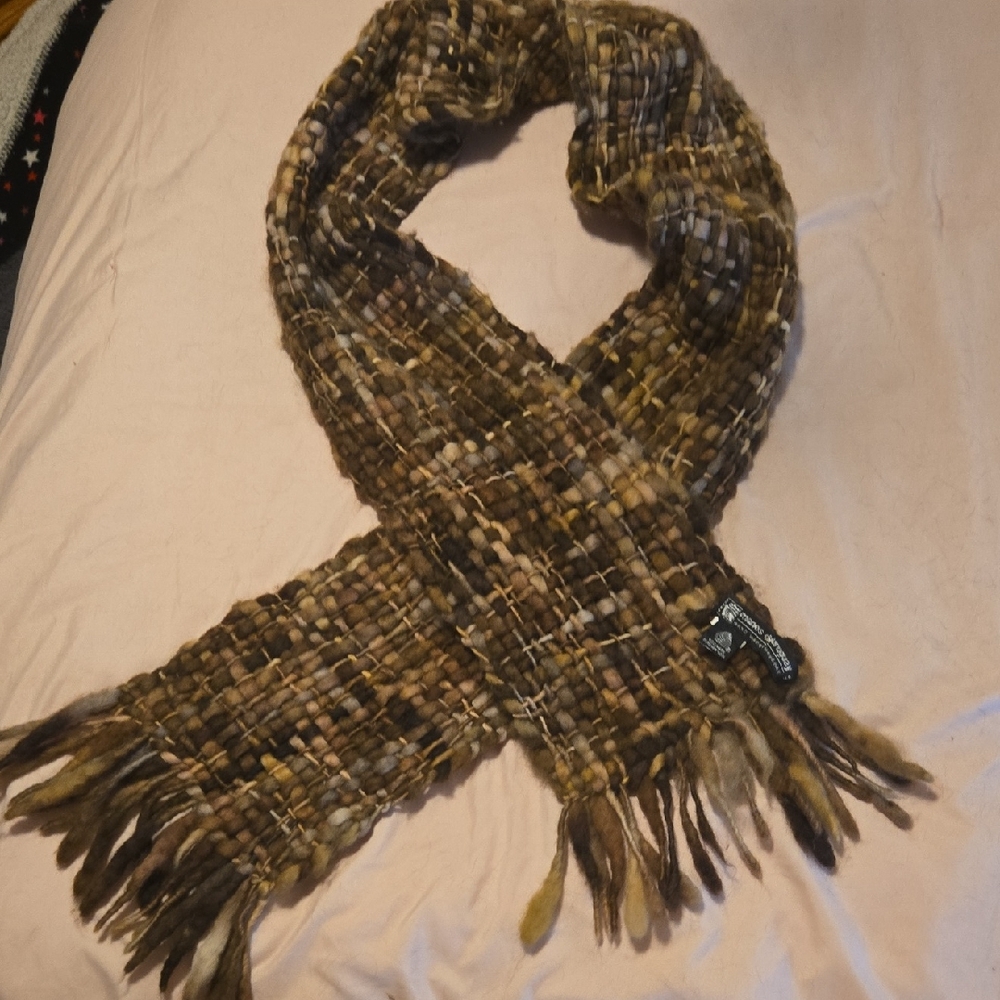 Unisex handmade wool scarf.
